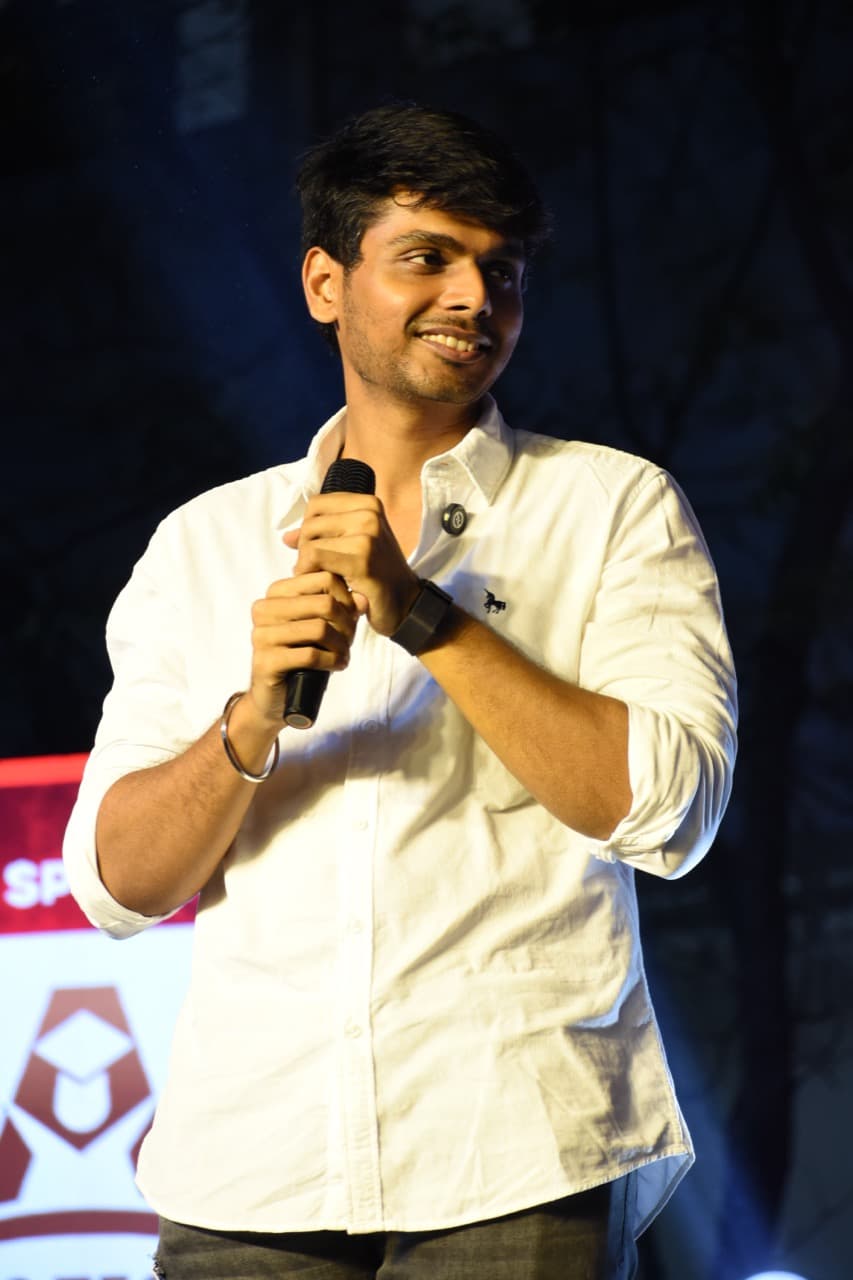 GM Akash Ganesan speaking at Kalakrithi
